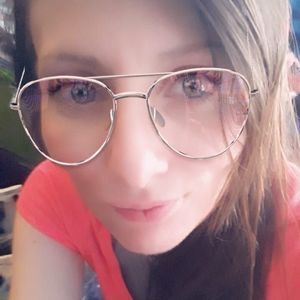 Meet your Posher, Melanie